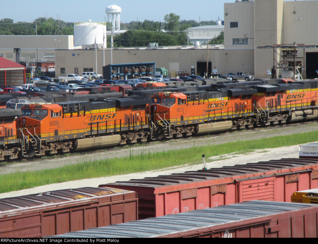 BNSF 8009